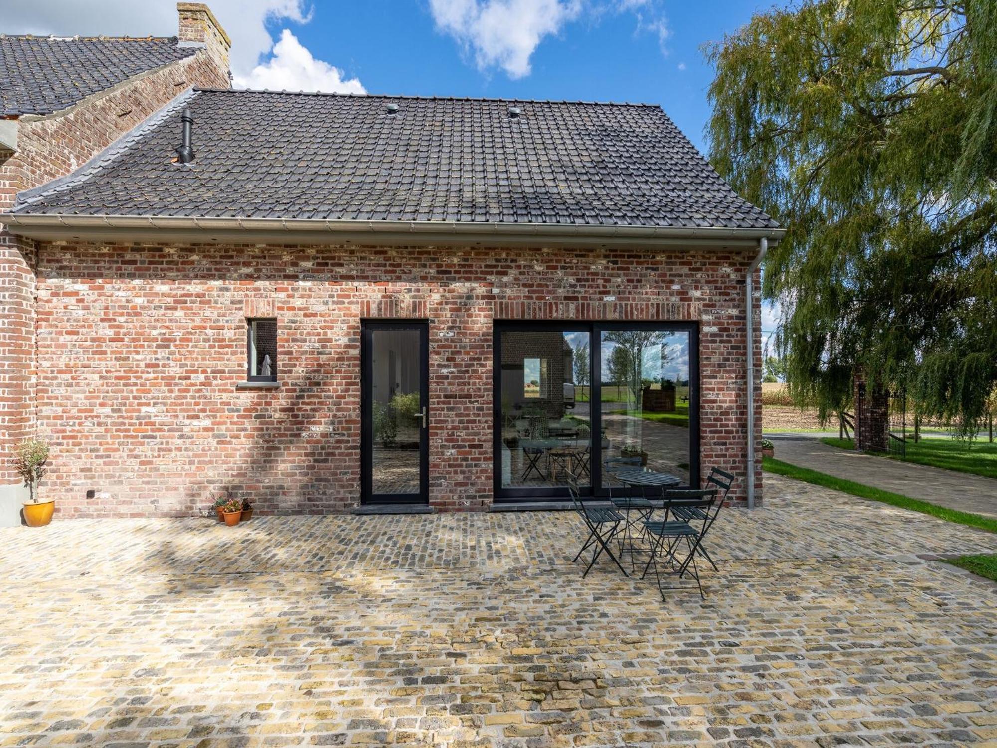 Spacious Holiday Home With Pond In Poperinge Roesbrugge-Haringe Exteriör bild