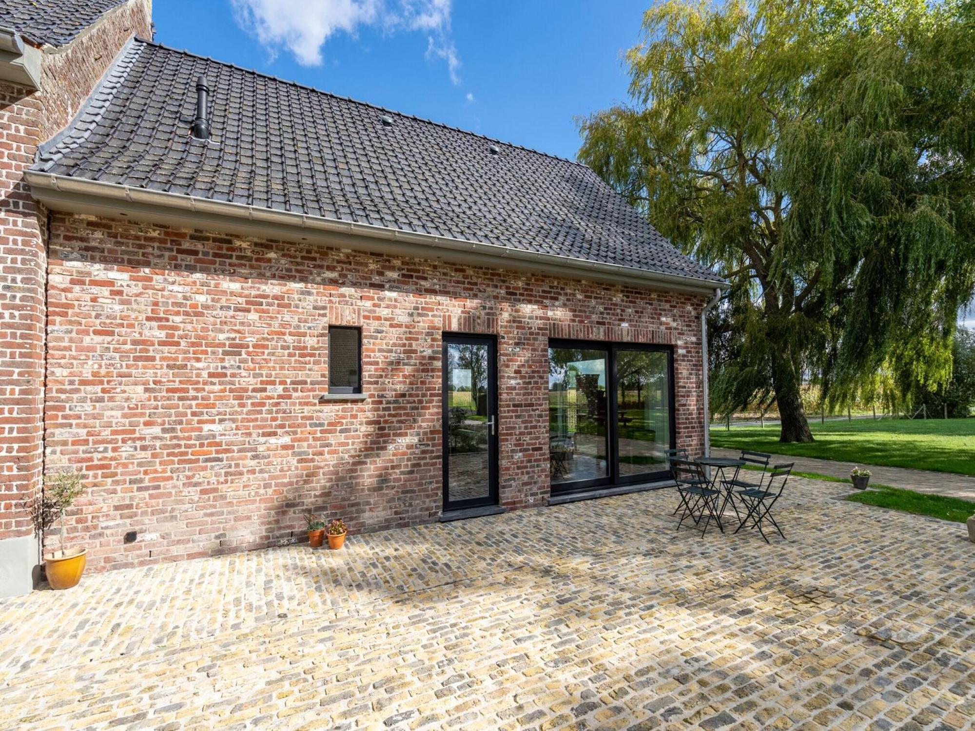 Spacious Holiday Home With Pond In Poperinge Roesbrugge-Haringe Exteriör bild
